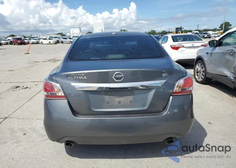 2015 Nissan Altima 2.5 z USA, uszkodzony, nr VIN 1N4AL3AP6FN352316